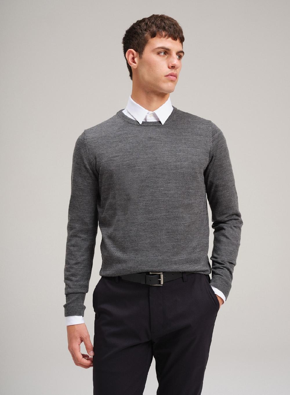 Etiqueta negra Sweater cuello U merino Libre de impuestos
