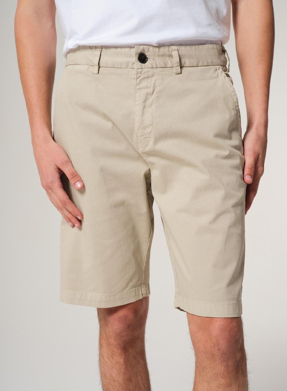 Etiqueta negra Bermuda gabardina garment dye Outlet online