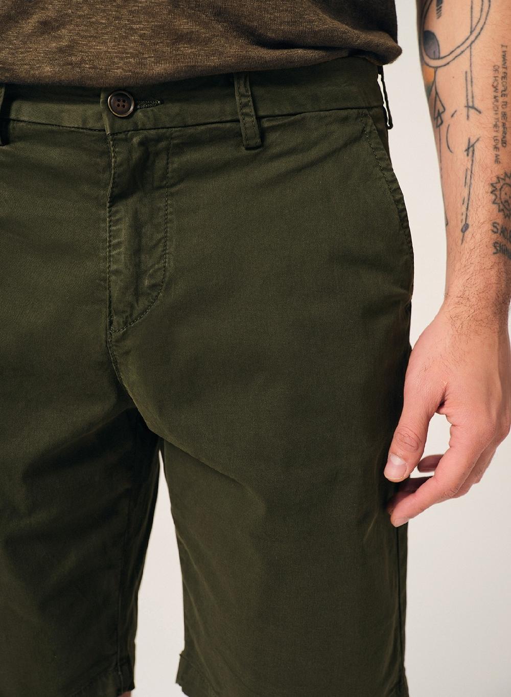 Etiqueta negra Bermuda gabardina garment dye Venta caliente