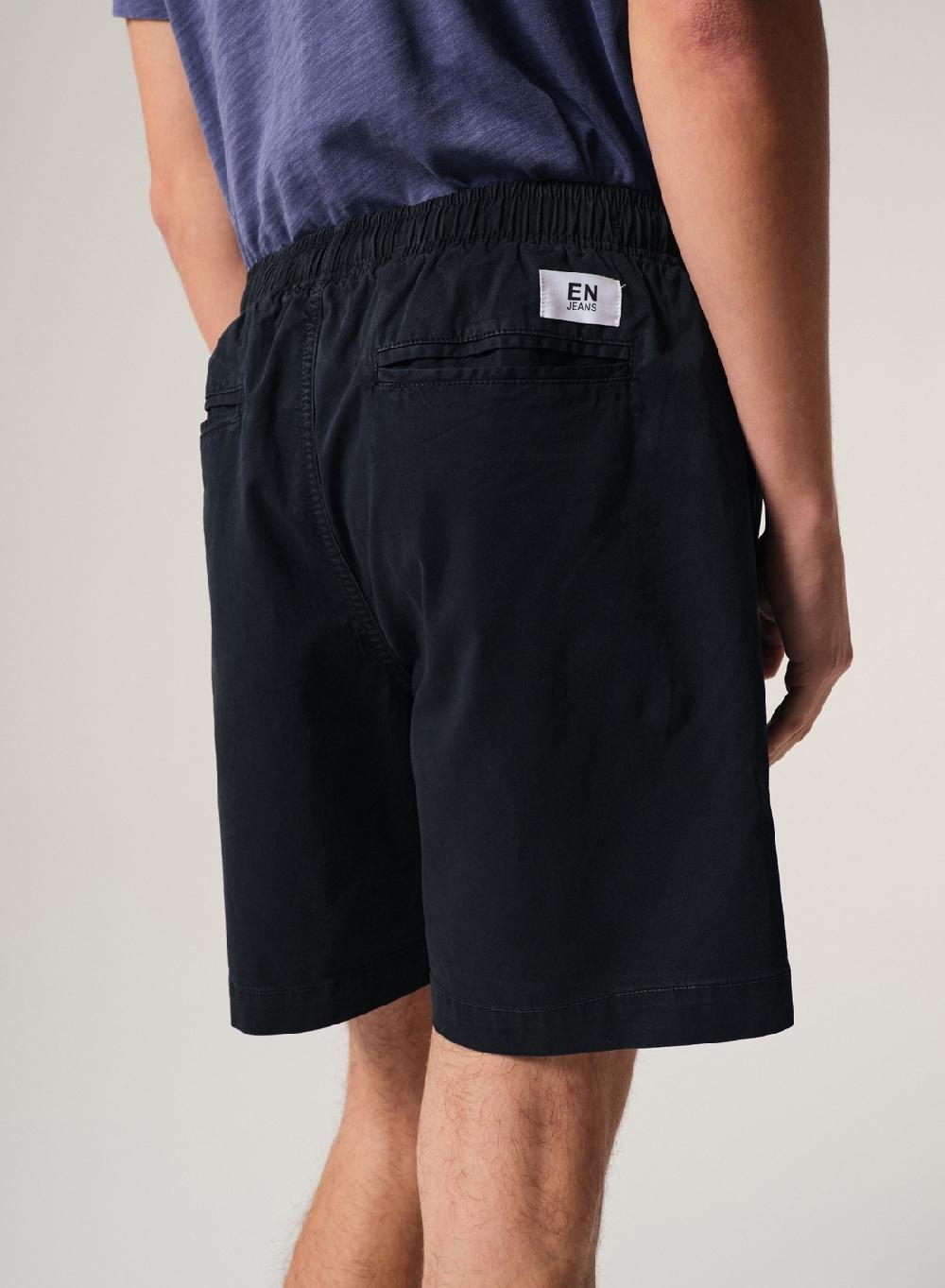 Etiqueta negra Easy short gabardina garment dye Tienda