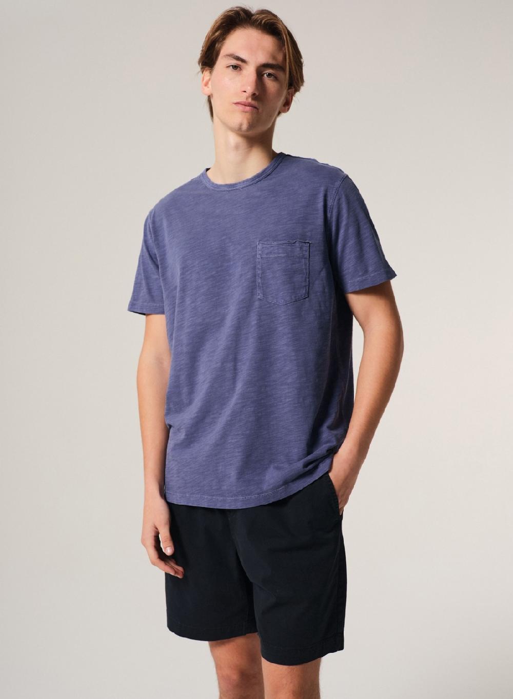 Etiqueta negra Remera cuello u flame con bolsillo pigment dye Rebajas top