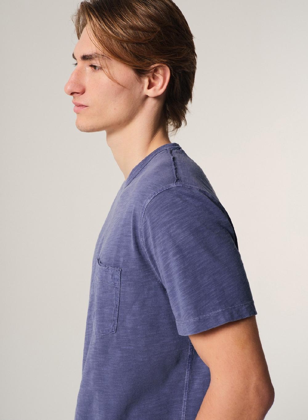 Etiqueta negra Remera cuello u flame con bolsillo pigment dye Rebajas top