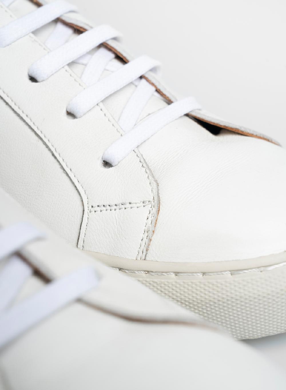 Etiqueta negra Zapatilla urbana vaqueta Tienda de fábrica