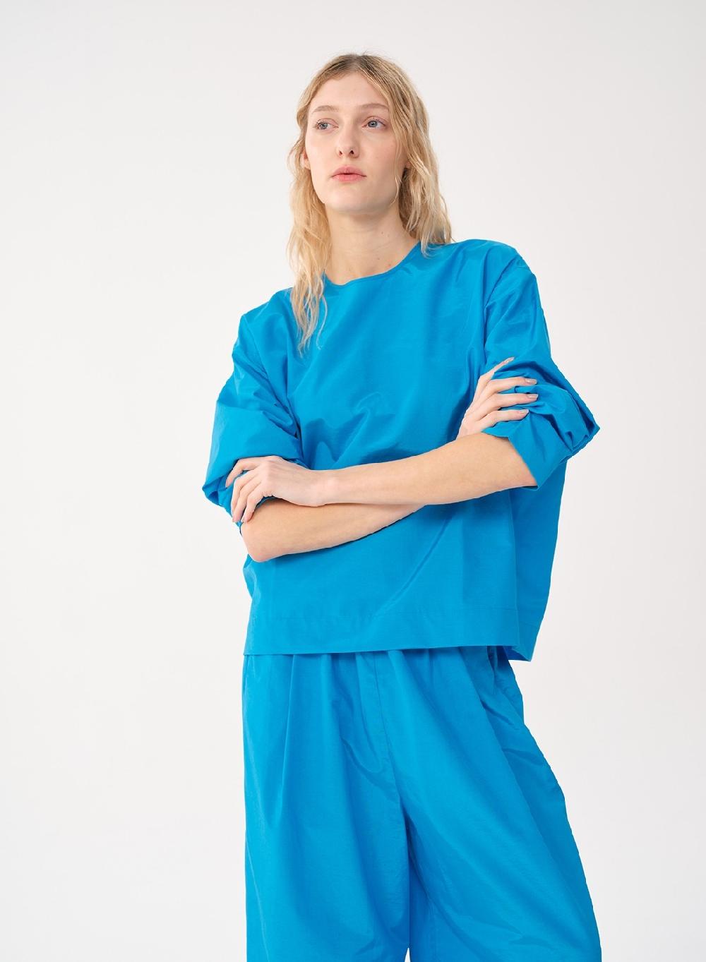 Etiqueta negra REMERA OVERSIZE FORMAL Precio de fábrica