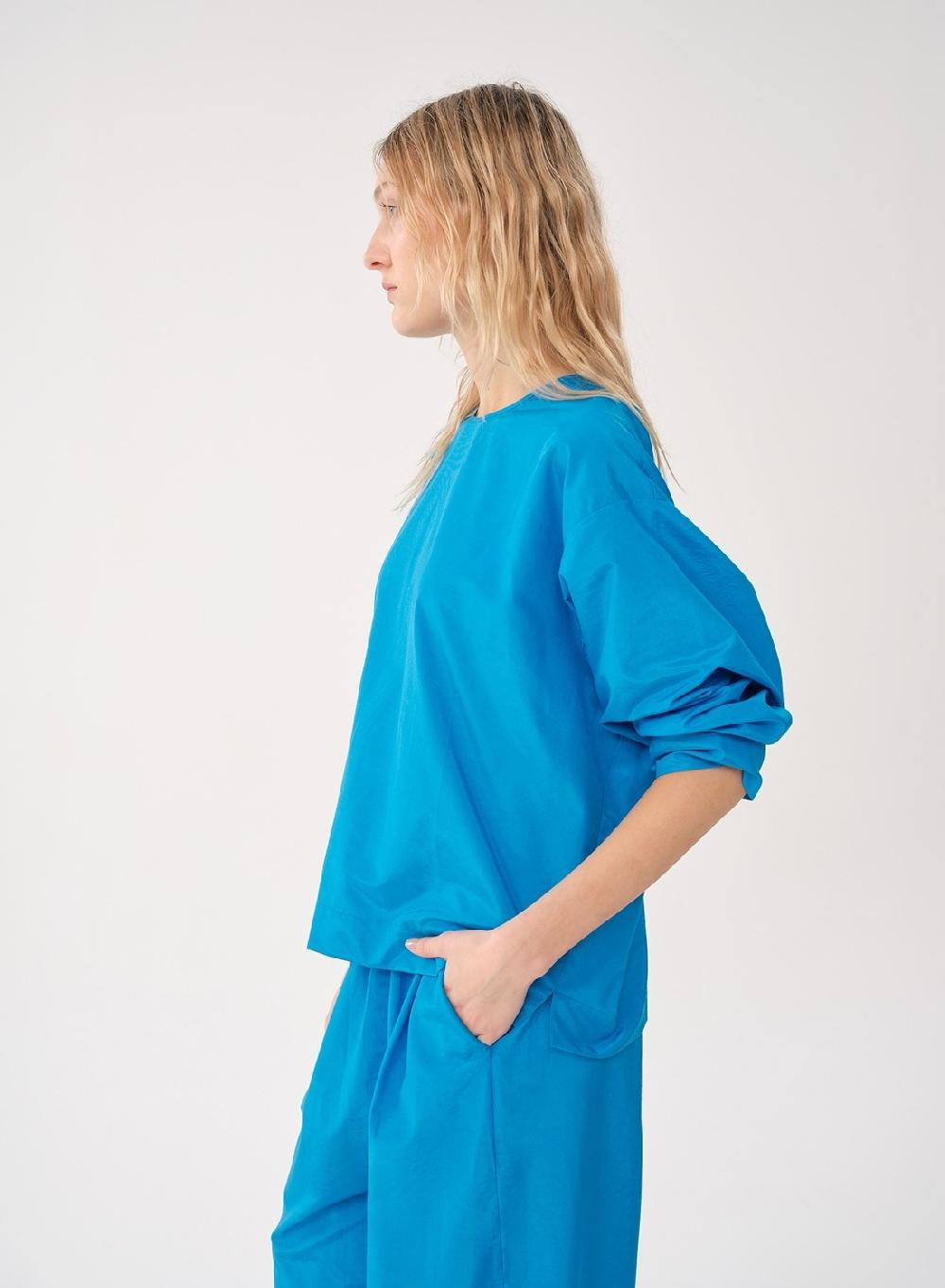 Etiqueta negra REMERA OVERSIZE FORMAL Precio de fábrica