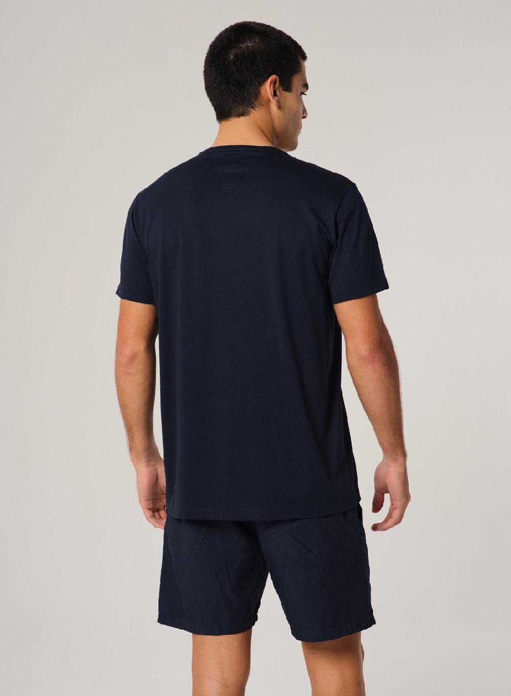 Etiqueta negra Remera luxury cuello V Solo hoy