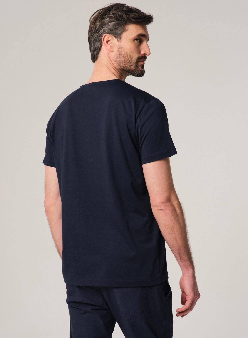 Etiqueta negra Remera luxury cuello U Superdescuento