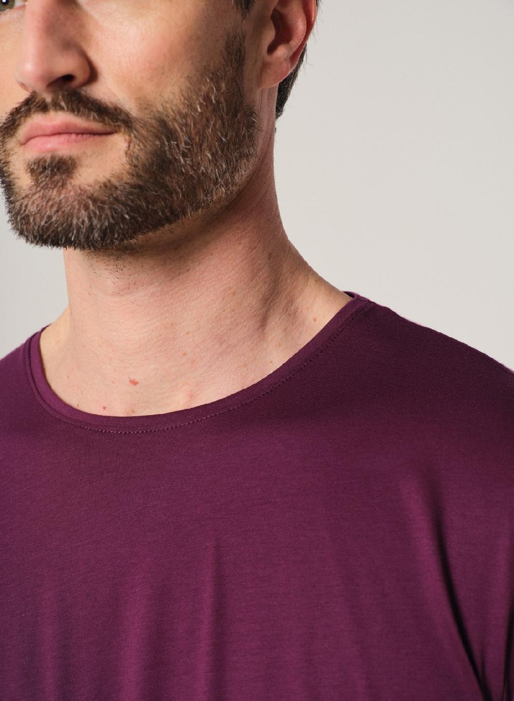 Etiqueta negra Remera luxury cuello U Grandes ahorros