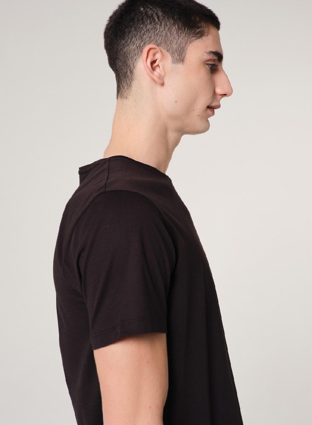 Etiqueta negra Remera luxury cuello U Precio ultrabajo