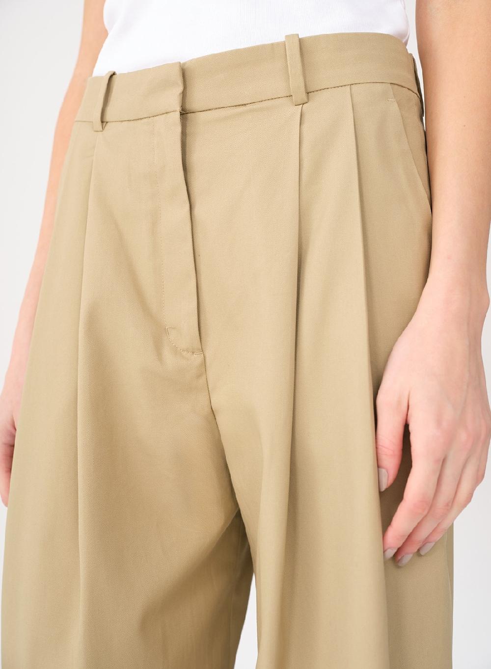 Etiqueta negra PANTALON PINZAS GABARDINA Solo hoy