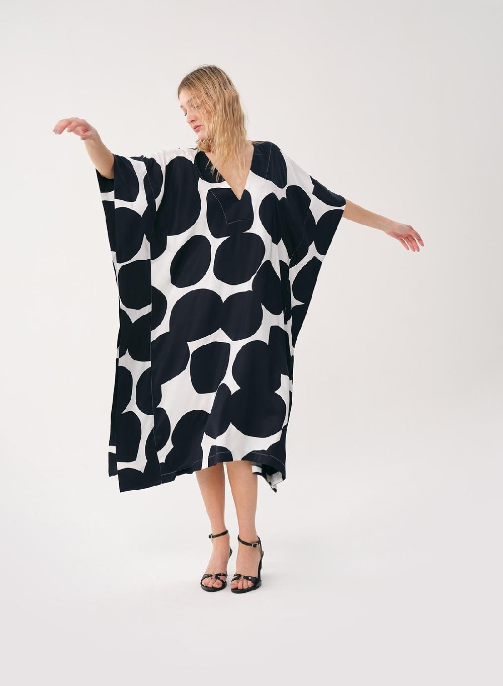 Etiqueta negra VESTIDO SATEN ESTAMPADO Promoción trimestral