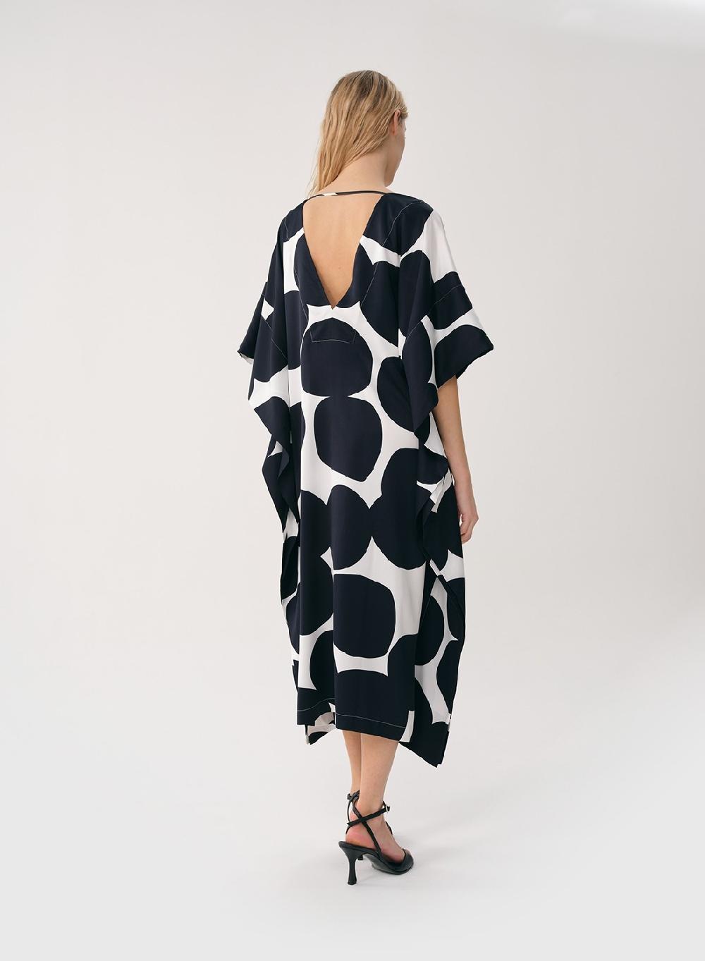 Etiqueta negra VESTIDO SATEN ESTAMPADO Promoción trimestral