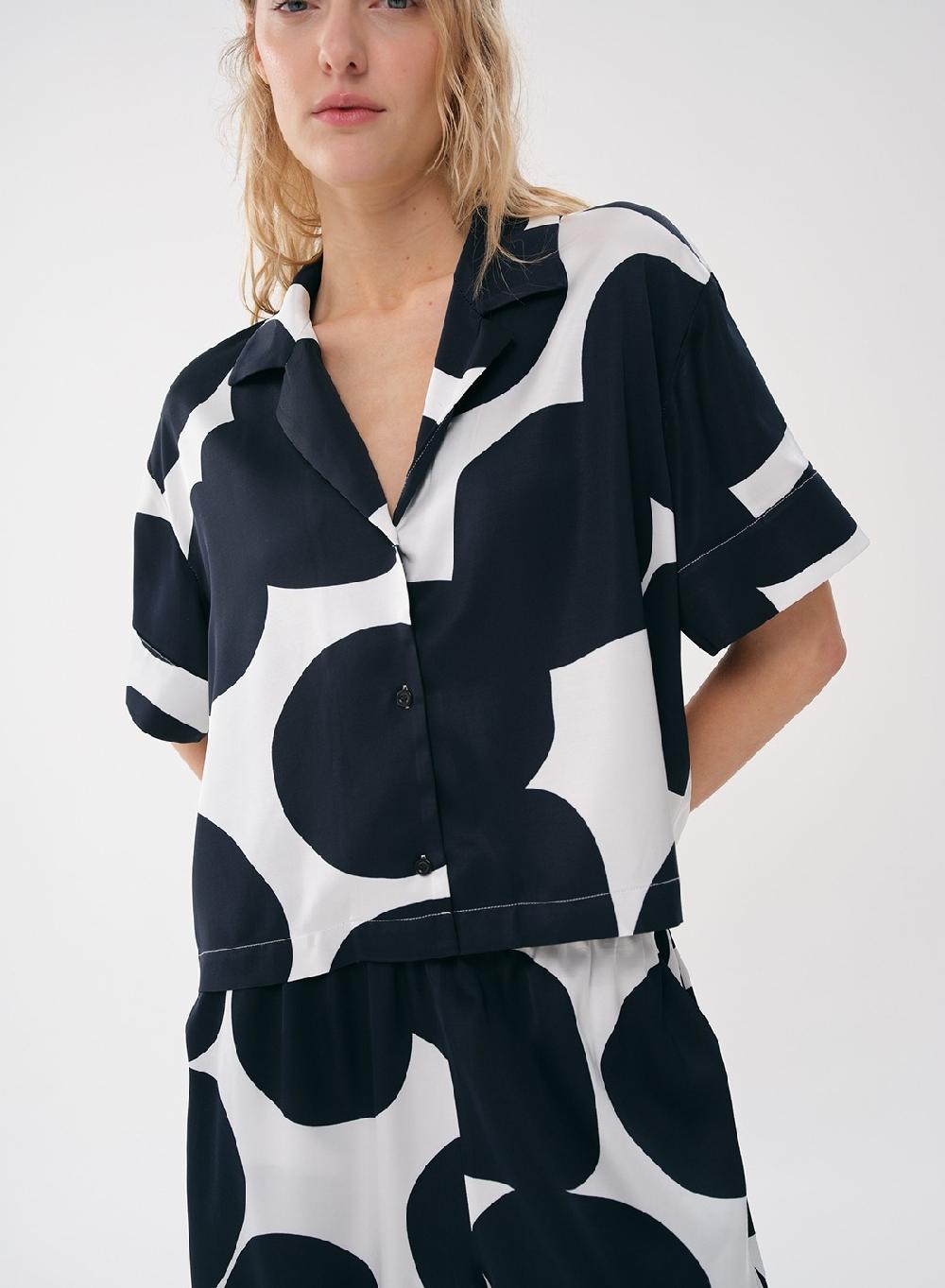 Etiqueta negra CAMISA SATEN ESTAMPADO Superdescuento