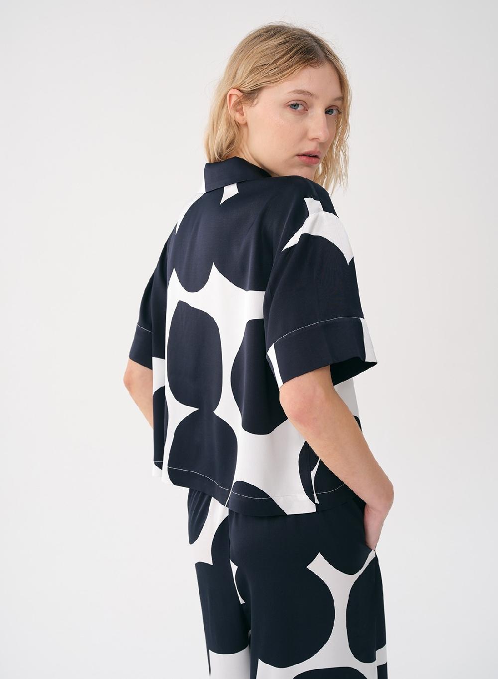 Etiqueta negra CAMISA SATEN ESTAMPADO Superdescuento