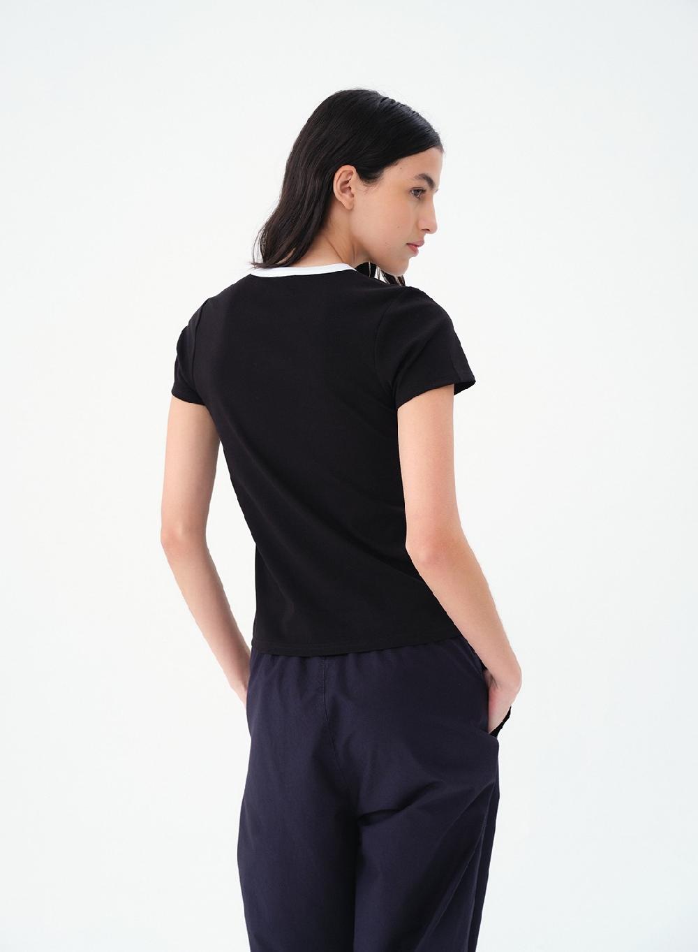 Etiqueta negra Remera rib combinada Tienda