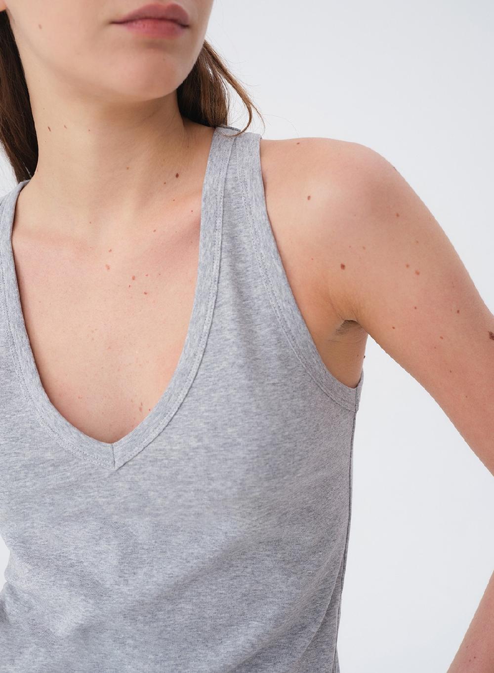 Etiqueta negra Musculosa V rib Promoción por tiempo limitado
