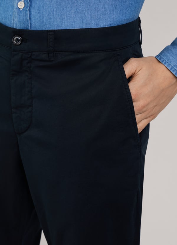 Façonnable pantalón chino de sarga fit slim En oferta