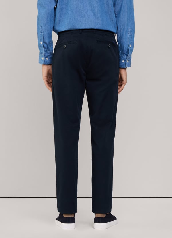 Façonnable pantalón chino de sarga fit slim En oferta
