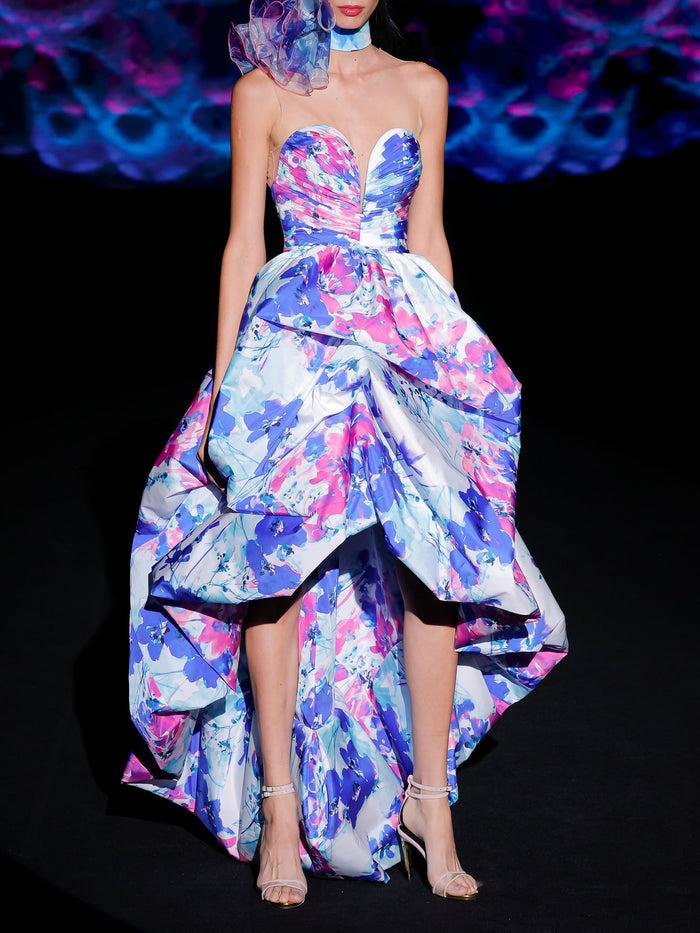 Hannibal laguna LOOK 6 Vestido KLEIN | Vestido de fiesta en raso y organza estampados con motivos florales lilas y turquesa con escote asimétrico que enmarca el busto Grandes descuentos