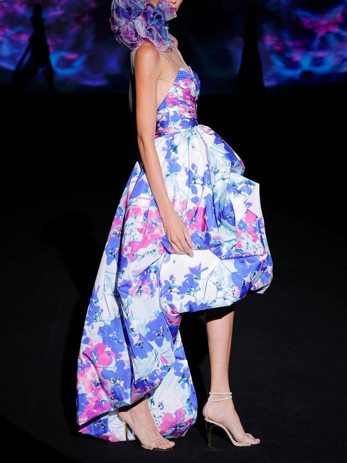 Hannibal laguna LOOK 6 Vestido KLEIN | Vestido de fiesta en raso y organza estampados con motivos florales lilas y turquesa con escote asimétrico que enmarca el busto Grandes descuentos