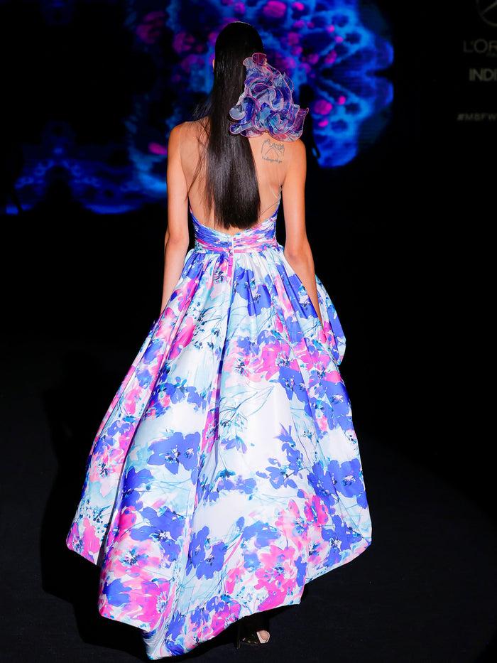 Hannibal laguna LOOK 6 Vestido KLEIN | Vestido de fiesta en raso y organza estampados con motivos florales lilas y turquesa con escote asimétrico que enmarca el busto Grandes descuentos