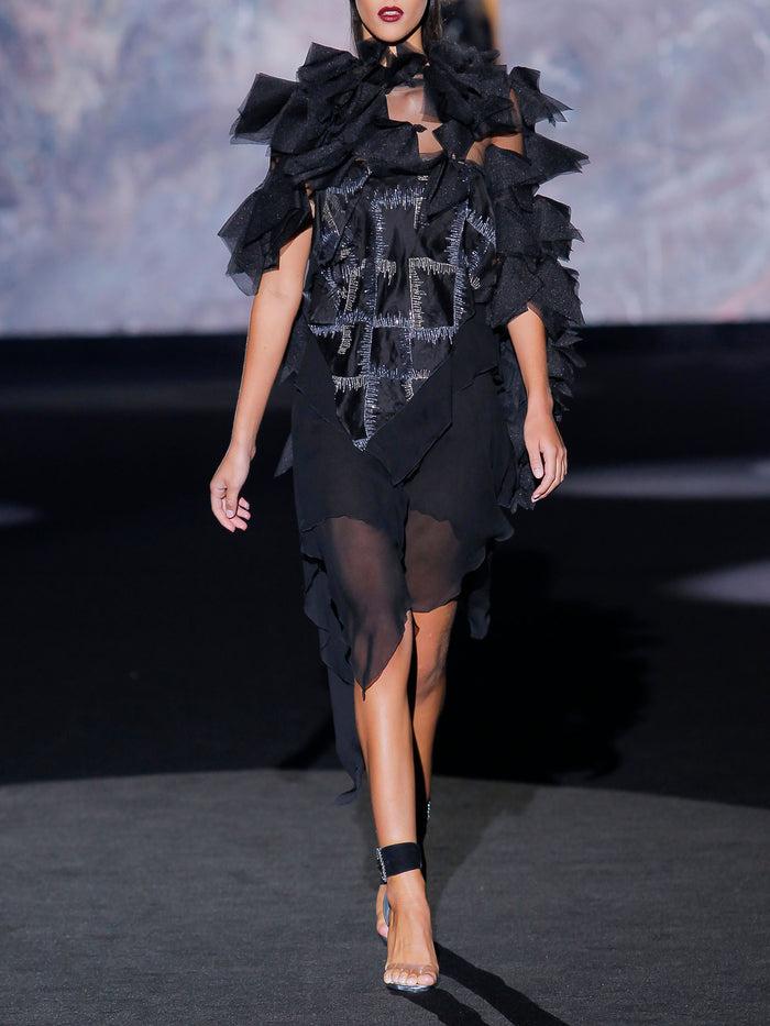 Hannibal laguna Look 10 XEXILA | Vestido asimétrico de fiesta corto en gasa color negro