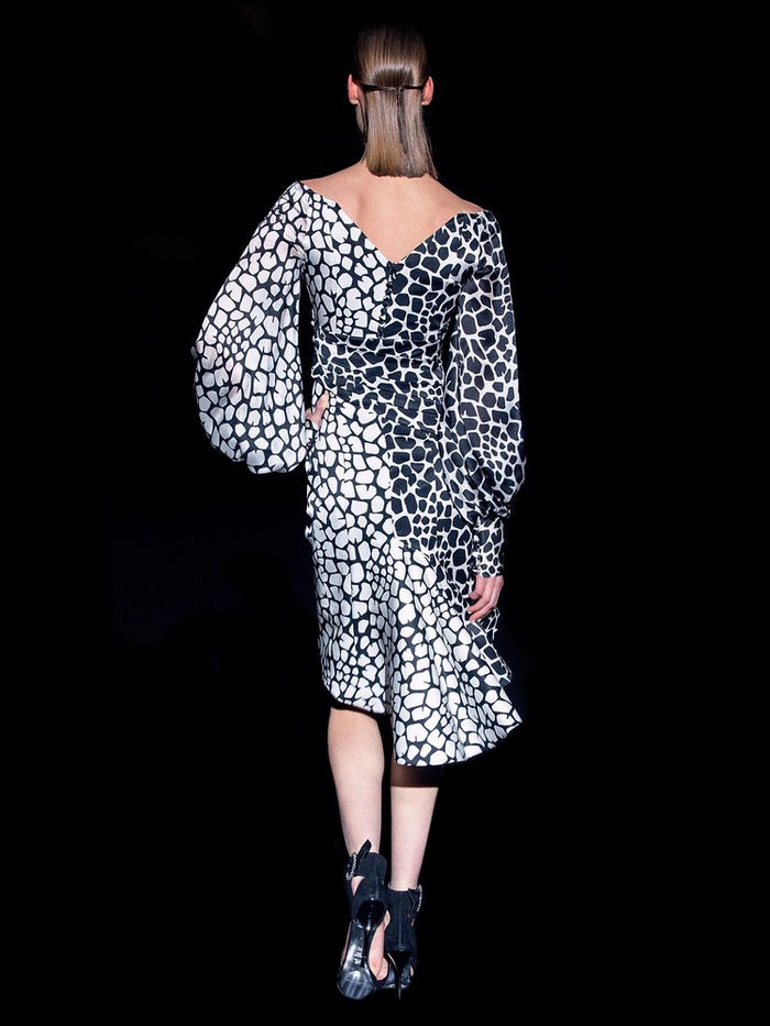 Hannibal laguna Look 19 CATALINE | Vestido en satin blanco y negro empedrado Superdescuento