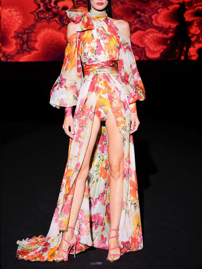 Hannibal laguna LOOK 9 Vestido KLINT | Vestido largo estampado en gasa en tonos cálidos con escote halter y lazo al cuello 2025