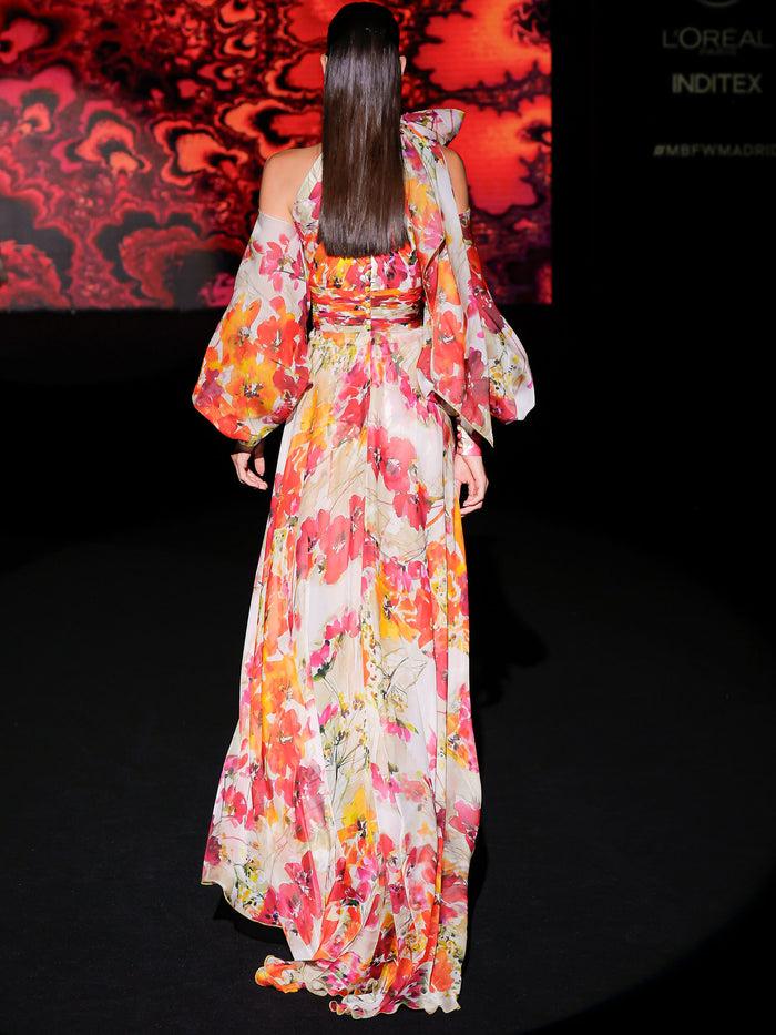 Hannibal laguna LOOK 9 Vestido KLINT | Vestido largo estampado en gasa en tonos cálidos con escote halter y lazo al cuello 2025