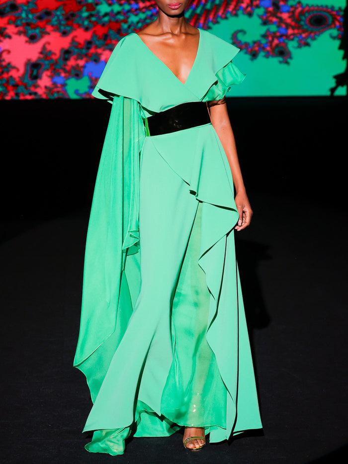 Hannibal laguna LOOK 21 Vestido KAPELIA | estido largo en crepe clorofila con escote V y maxi chal en gasa Solo hoy