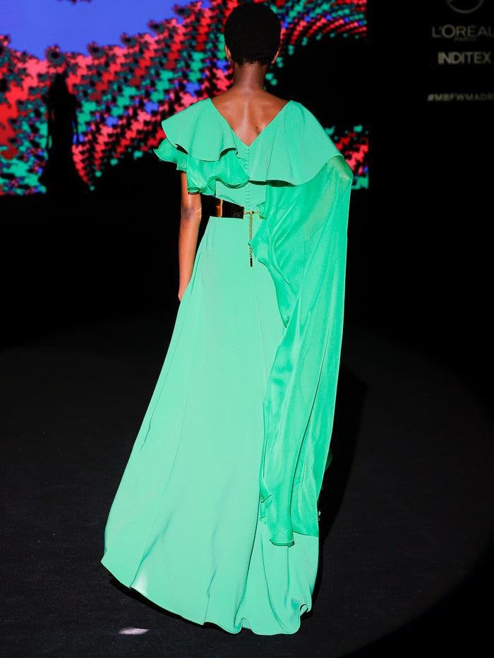 Hannibal laguna LOOK 21 Vestido KAPELIA | estido largo en crepe clorofila con escote V y maxi chal en gasa Solo hoy