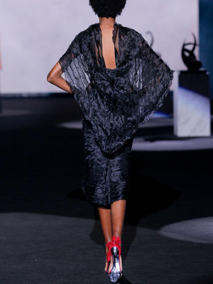 Hannibal laguna Look 22 XENOVEVA | Vestido corto de fiesta en volantes de organza color negro Descuentos del mes