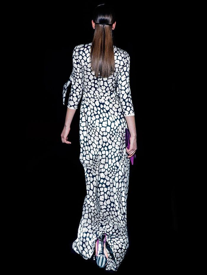 Hannibal laguna Look 20 COLETTE | Vestido en satin blanco y negro empedrado Ofertas