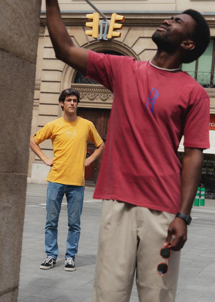 Iaios Camiseta roja - Taburete y jarrón Ventas relámpago