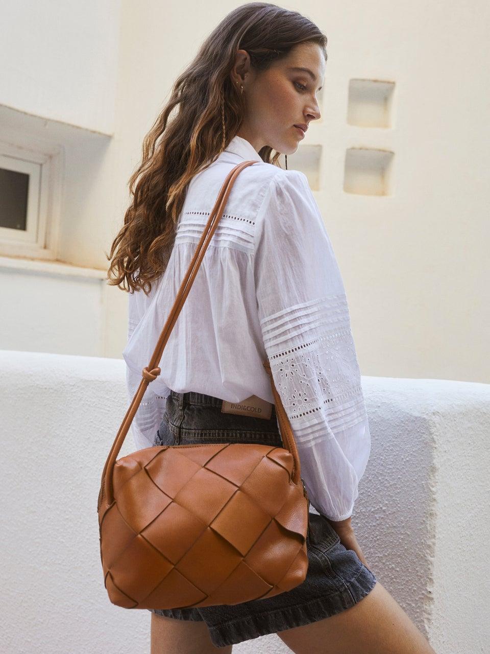 Indi & cold BOLSO BANDOLERA PIEL BOX Rebajas