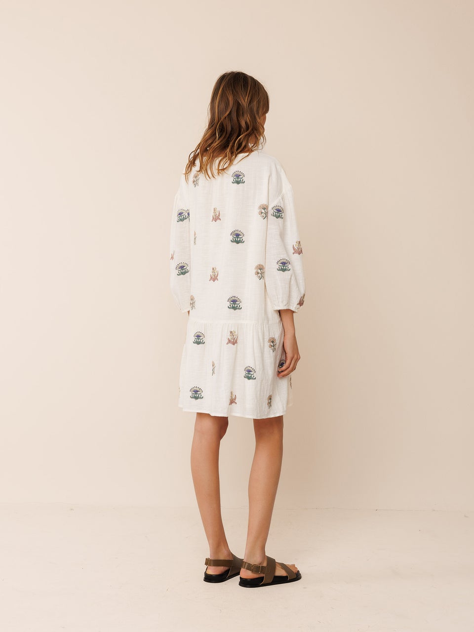 Indi & cold VESTIDO BORDADO MULTICOLOR Envío gratis