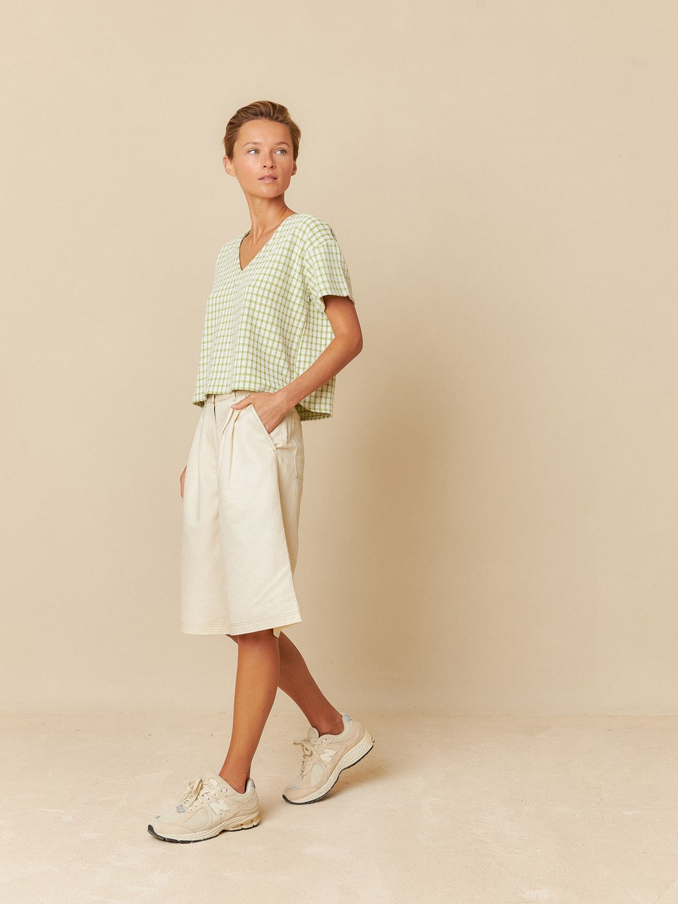 Indi & cold BERMUDA GABARDINA DETALLES CONTRASTE En oferta