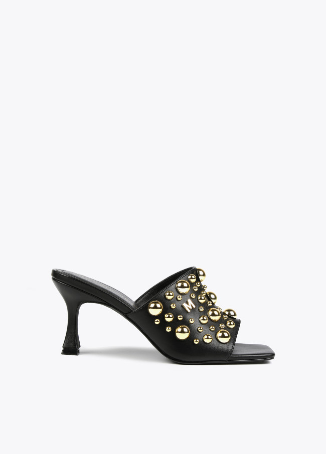 lola casademunt Zapato de tacón con detalles dorados