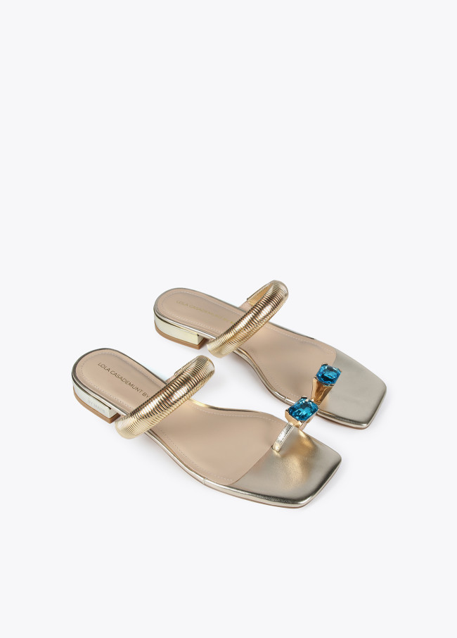 lola casademunt Sandalia dorado con anillo joya Ofertas de temporada