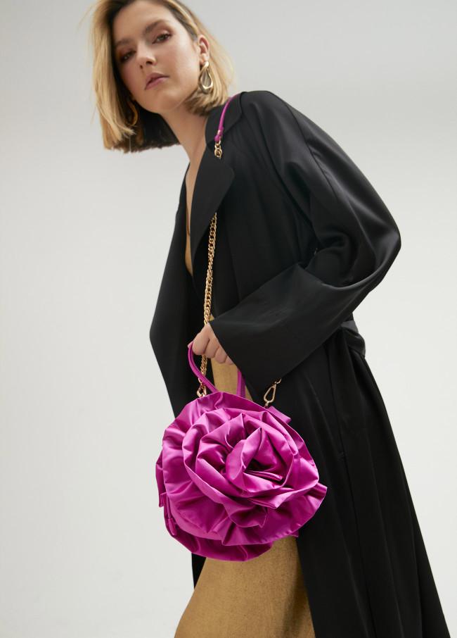 lola casademunt Bolso flor en satén En oferta