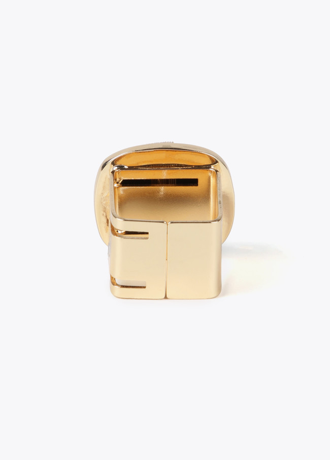 lola casademunt Anillo cuadrado Ahorra y exporta