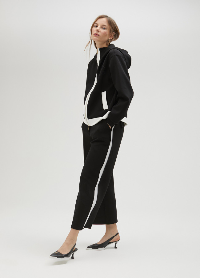 lola casademunt Pantalón negro y blanco en lateral