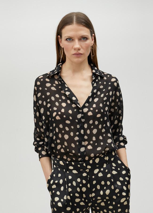 lola casademunt Camisa negra de topos