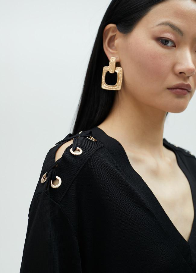 lola casademunt Jersey detalle hombro 2025