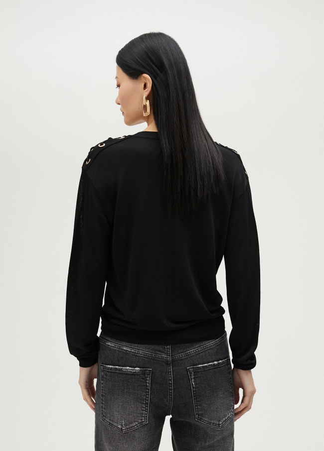 lola casademunt Jersey detalle hombro 2025