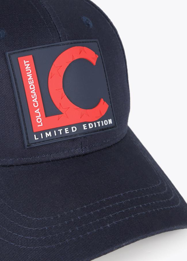 lola casademunt Gorra Lola Casademunt y Amercian Magic 2025