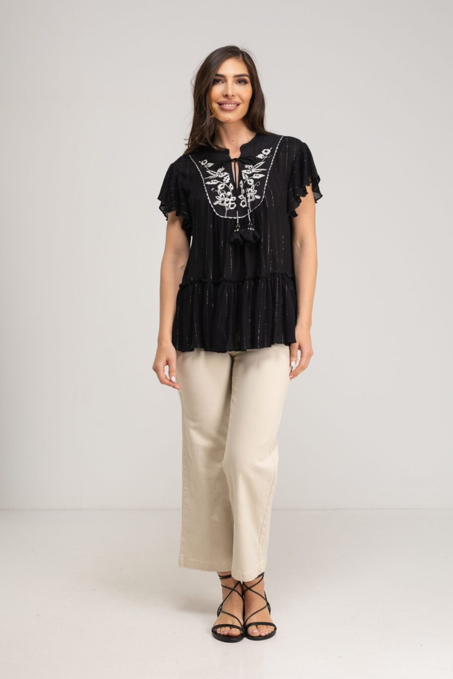 peace&love by calao BLUSA LISA BORDADA CUELLO MAO En oferta