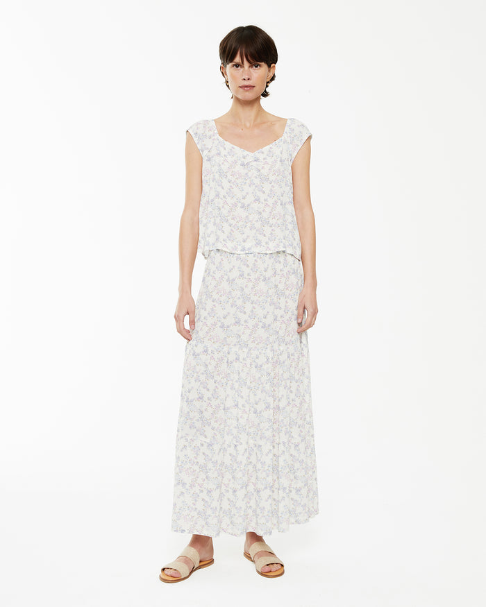 system action Top estampado floral con frunce en escote Envío gratis