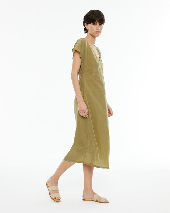 system action Vestido midi de cupro con cuello pico Outlet online
