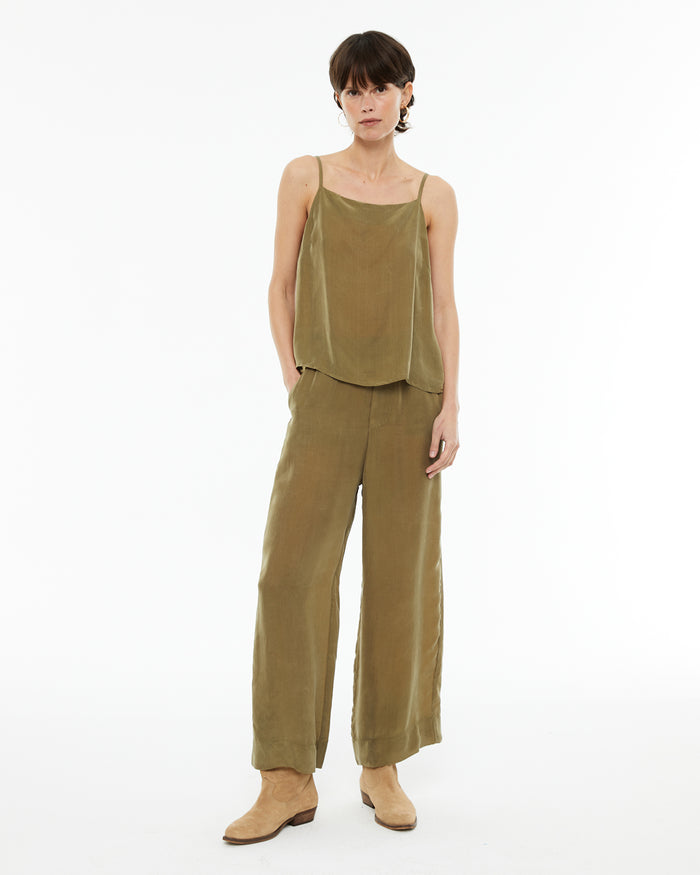 system action Pantalón ancho con bolsillos laterales y goma cintura